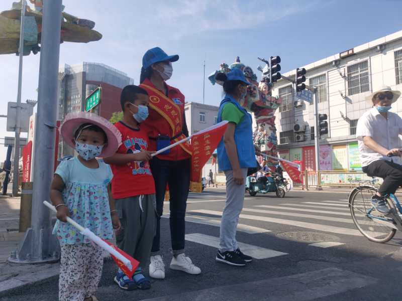 <strong>男人的鸡插入女人的胸和阴道里图片</strong>